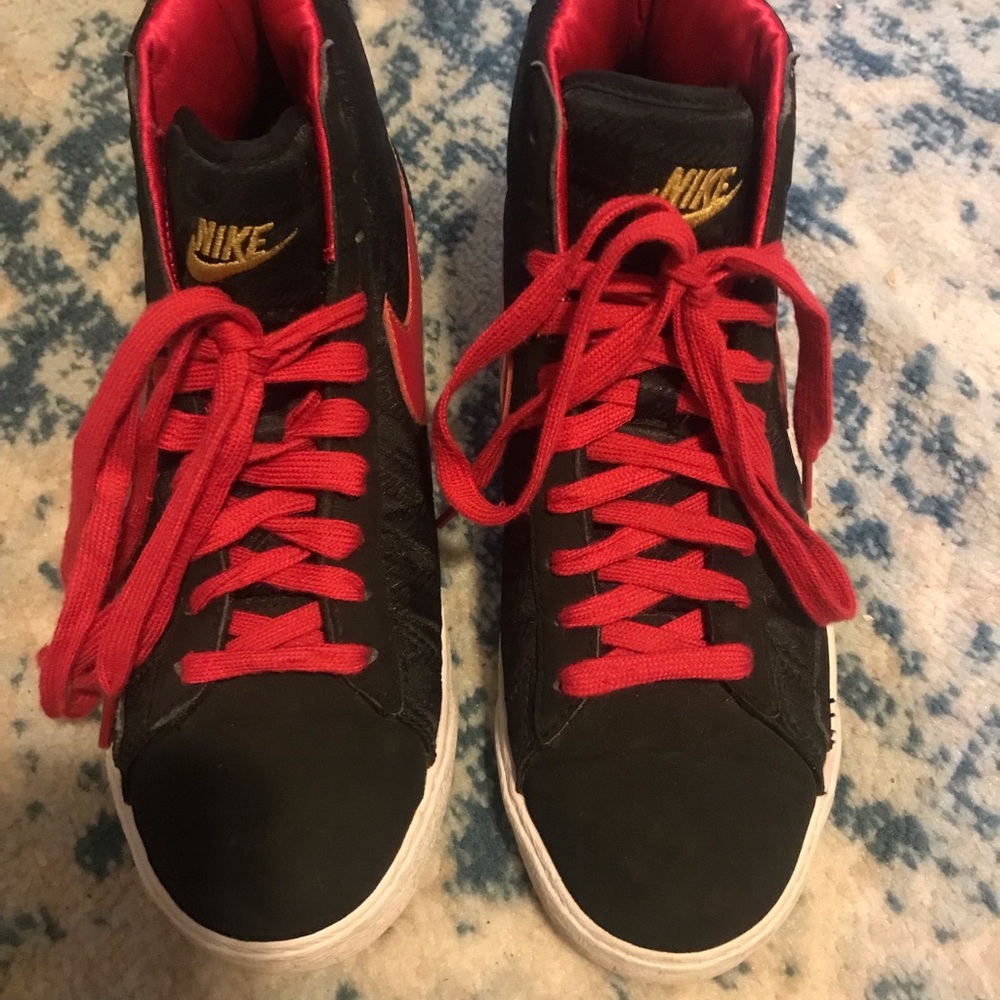 Black and red Nike’s never worn
